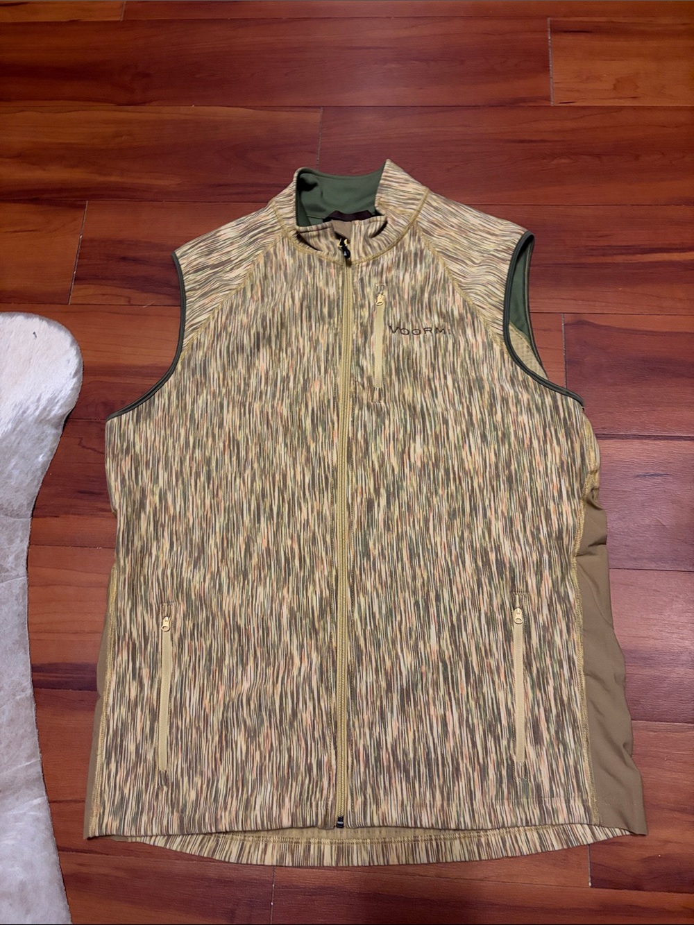 Voormi Men's Lightweight Patterned Vest - Olive/Tan Sz L